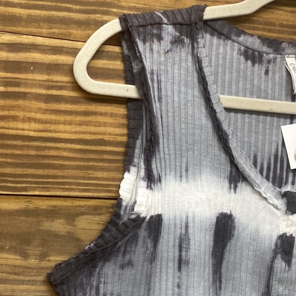 Cato Tank Top - Picture 4 of 7